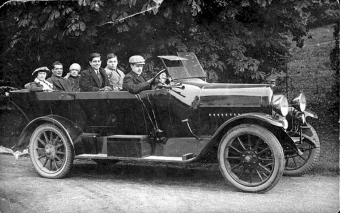 A group of Jewish friends in their car, on an outing. Austria 1919. (Beit Hatfutsot, the Oster Visual Documentation Center, courtesy of Dana Bush-Kaury, Israel)