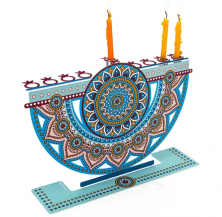 חנוכיית מתכת צבעונית