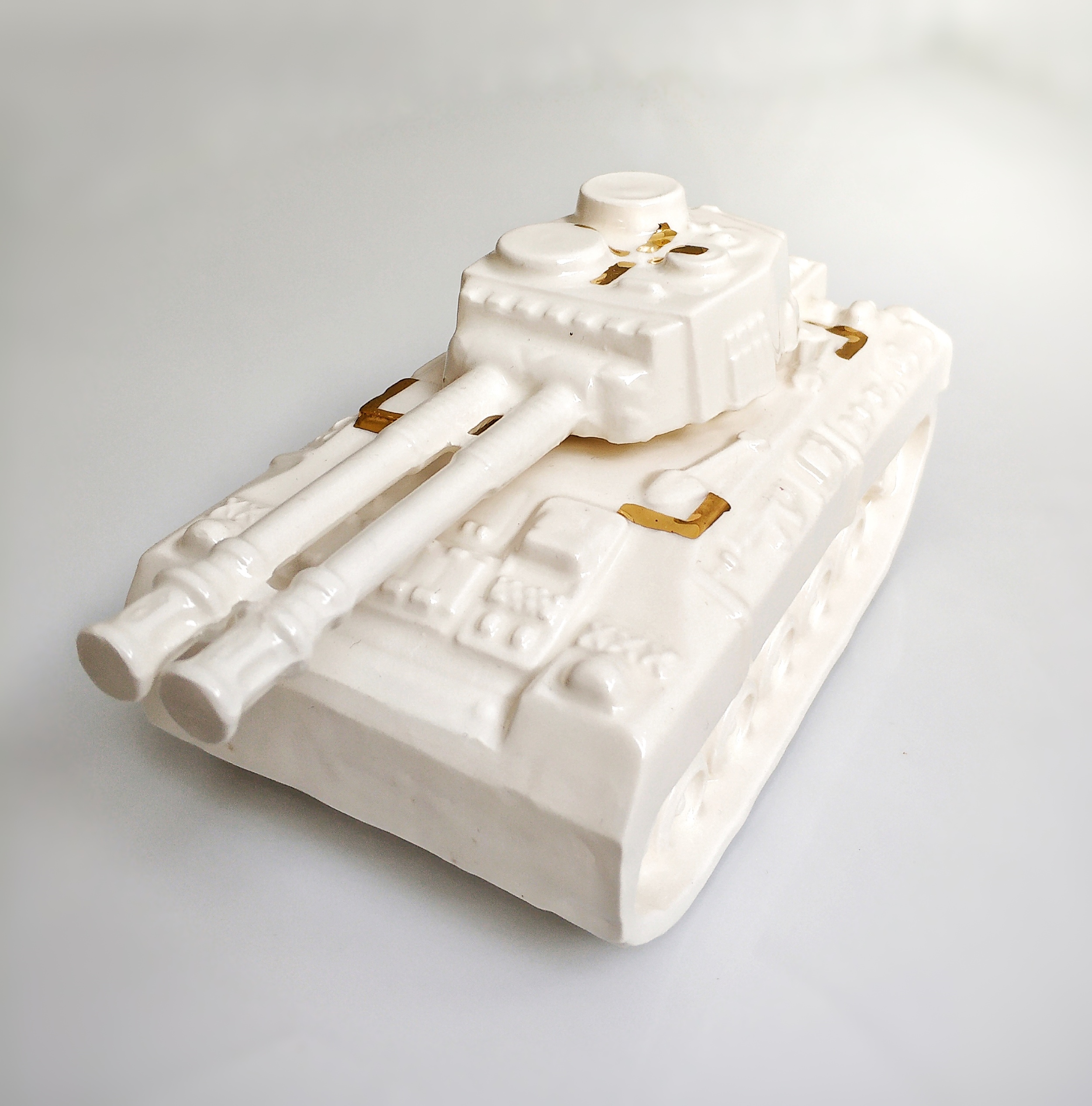 Tank with a Golden Target
