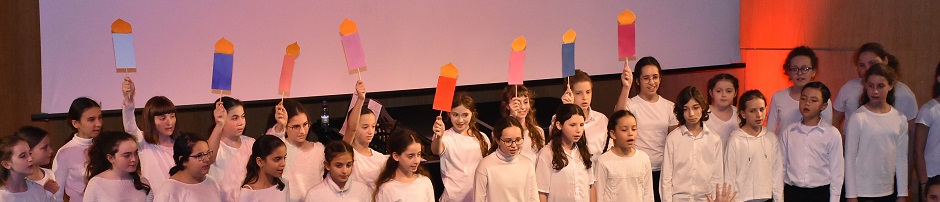 טקס הדלקת נרות חגיגי בהשתתפות מקהלת בת-קול