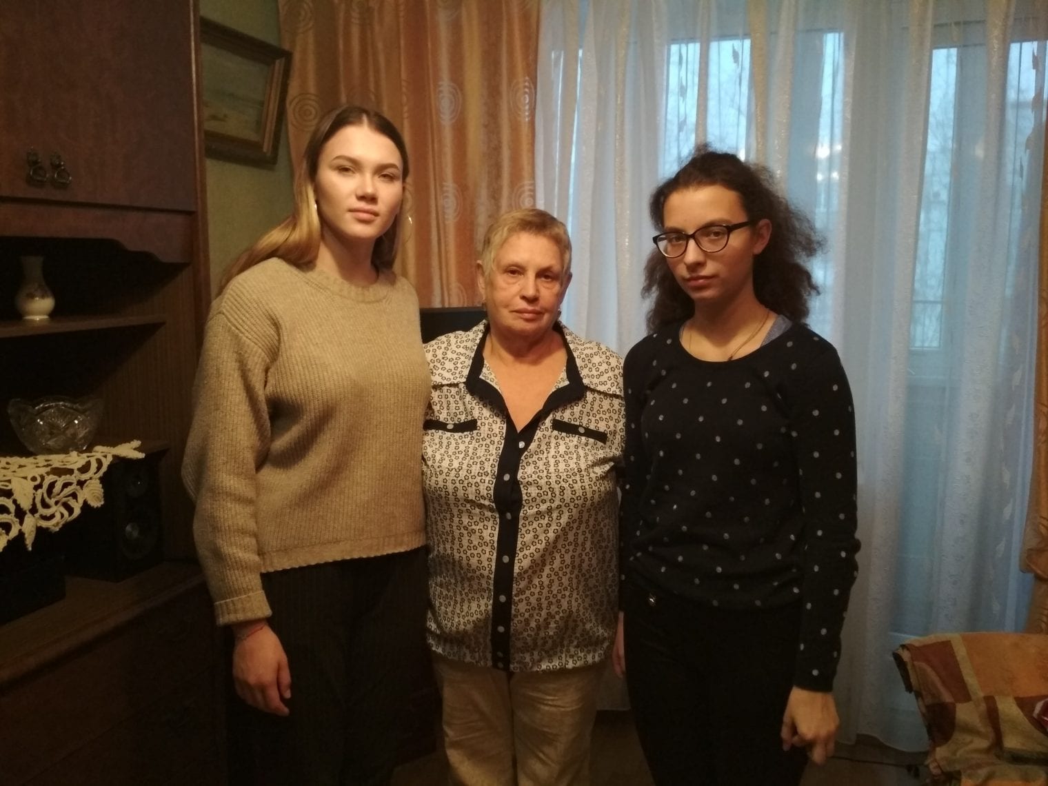 дочь Литвиновского с участницами проекта בתו של ליטווינובסקי עם משתתפות הפרויקט